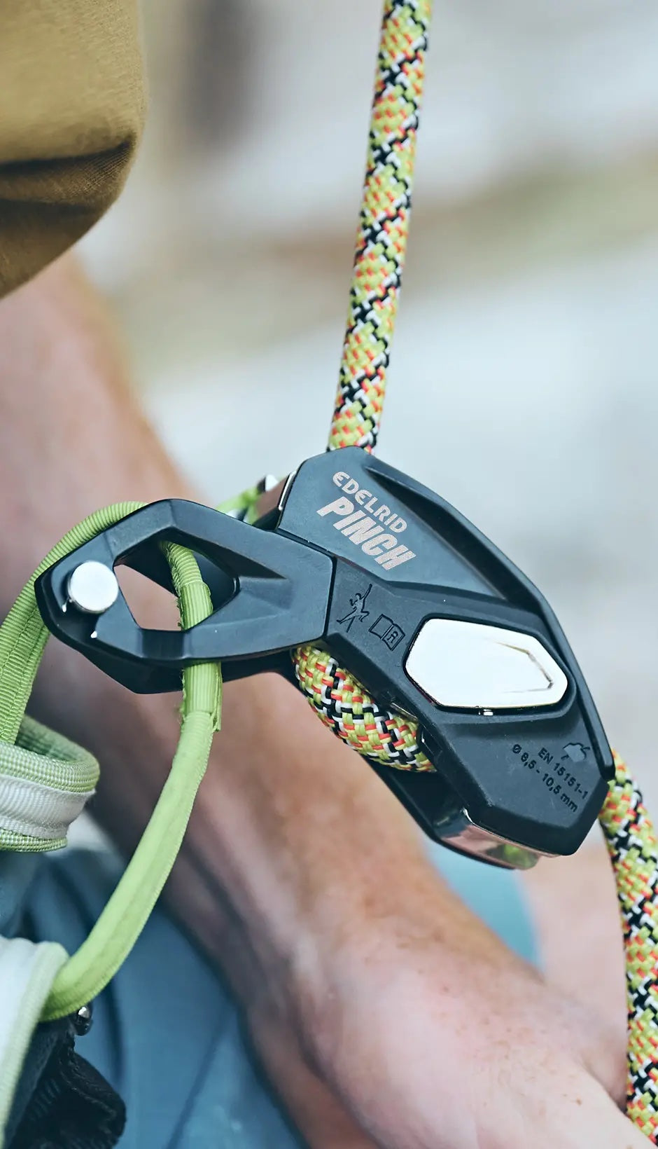 Bleay Edelrid Pinch Belay Device | WILDERNESS EXCHANGE™